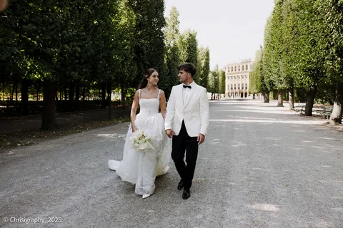 Wedding portraits in the grounds at Schönbrunn