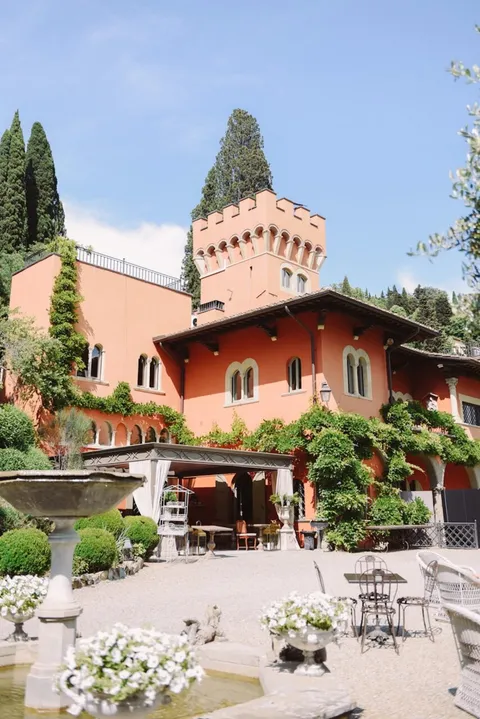 Villa Le Fontanelle and its garden reception setting
