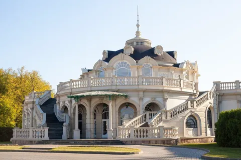 Palace-style façade and outdoor staircase at Villa Rotonda